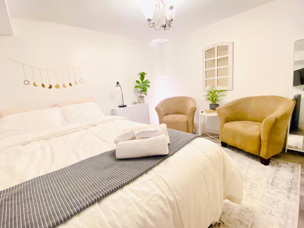 Toronto Bed & Breakfast - Free Parking المظهر الخارجي الصورة