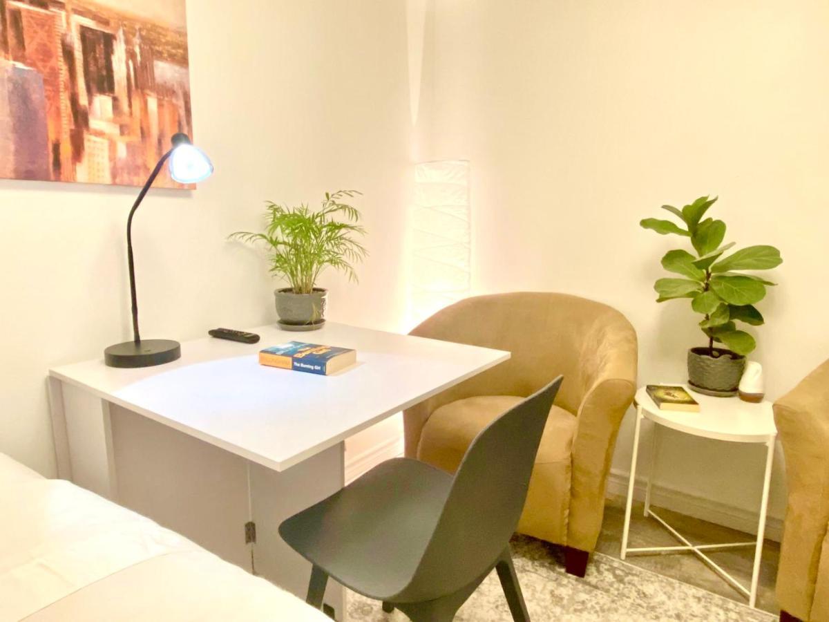 Toronto Bed & Breakfast - Free Parking المظهر الخارجي الصورة